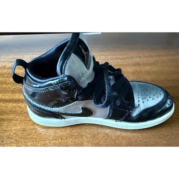 Jordan 1 Mid‎ SE Kids' Shoes Black/Metallic Silver youth size 1.5 - Picture 6 of 8